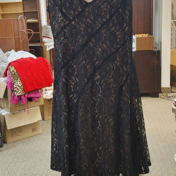 BLACK LACE EVENING DRESS BY IGNITE EVENINGS BY CAROLLIN SIZE 18 NWT - Picture 4 of 11